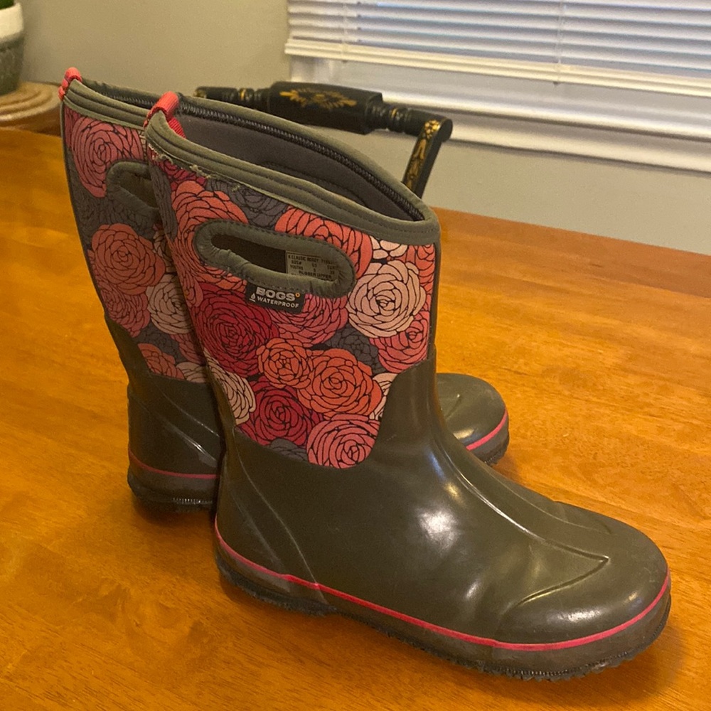 Bogs Classic Roses Pink 5 EUC